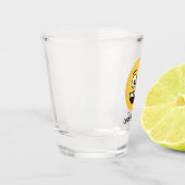 Lächelndes Gesicht mit offenem Mund Schnapsglas (Links)