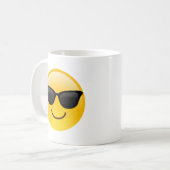Lächelndes Gesicht mit Sonnenbrillen cooles Emoji Kaffeetasse (Vorderseite Links)