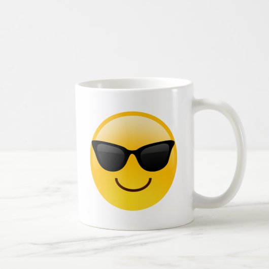 Lächelndes Gesicht mit Sonnenbrillen cooles Emoji Kaffeetasse (Rechts)