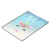 Lächelndes Horn von Einhorn und Augenlider mit Blu Notizblock (Linke Seite)