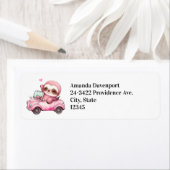 Lächelndes rosa Faultier, das ein Cabrio antreibt (Insitu)