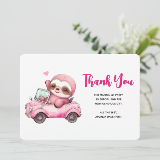 Lächelndes rosa Faultier, das ein Cabrio antreibt Dankeskarte (Stehend Vorderseite)