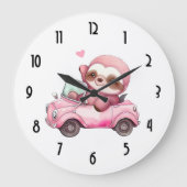 Lächelndes rosa Faultier, das ein Cabrio antreibt Große Wanduhr (Vorderseite)