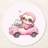 Lächelndes rosa Faultier, das ein Cabrio antreibt Runder Pappuntersetzer (Vorderseite)