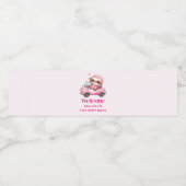 Lächelndes rosa Faultier, das ein Cabrio antreibt Wasserflaschenetikett (Einzelnes Label)