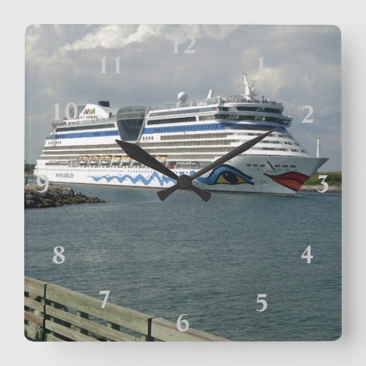 Lächelndes Schiff im Kanal Quadratische Wanduhr (Vorderseite)