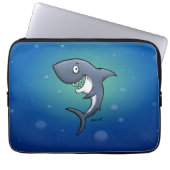 Lächelndes Sonnenhai auf blauem Hintergrund Laptopschutzhülle (Vorderseite)