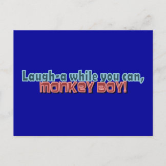 Lachen, während man Jungen gestalten kann Postkarte