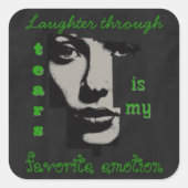 Lachend durch Tränen quadratischer Aufkleber (Vorderseite)
