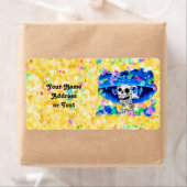 Lachend Skeleton Frau in Blue Bonnet auf Gelb (Insitu)