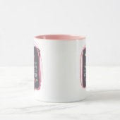 Lachende Schwester wenn Sie lustiger Kaffeetee des Tasse (Zentrum)