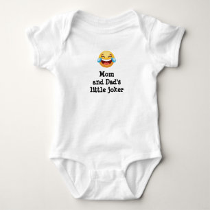 Lachender Emoji Mom und Dad's kleiner Witzbold Baby Strampler