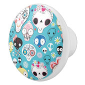 Lachender Schädel der Beschaffenheit Keramikknauf (Rechts)