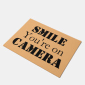 Lächle, dass du auf der Kamera bist Fußmatte (Schrägansicht)