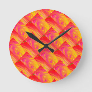 Lachrosa mit sonnenorangefarbenem Design Runde Wanduhr