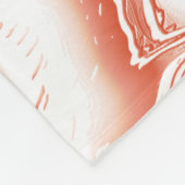 Lachs bis roter, langgestreckter Spuren auf weißem Fleecedecke (Ecke)