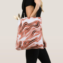 Lachs bis roter, langgestreckter Spuren auf weißem