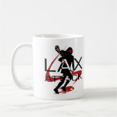 Lacrosse-Mädchen-LOCKERES Angriffs-Rot Kaffeetasse (Links)