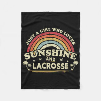 Lacrosse Shirt. Ein Mädchen, das Sonnenschein und  Fleecedecke