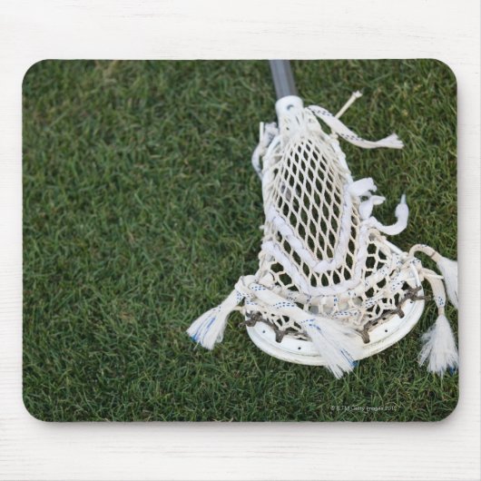 Lacrosse-Stick auf Gras Mousepad (Vorne)