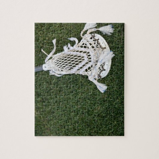 Lacrosse-Stick auf Gras Puzzle (Vertikal)
