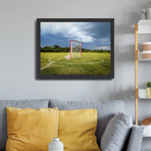 Lacrosse-Tor auf dem Spielfeld dramatischer Sturmh Poster