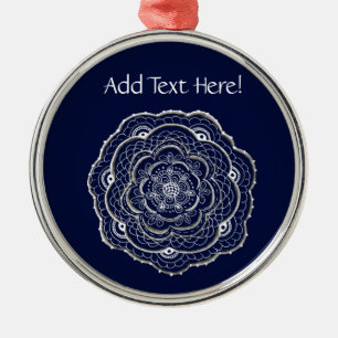 Lacy Crochet Look Doily Hand Drage Blume Doodle Silbernes Ornament