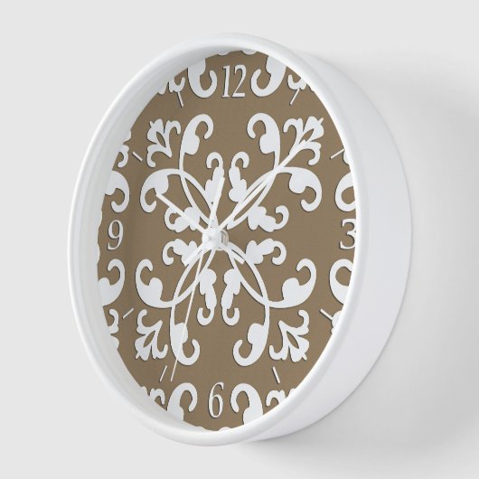 Lacy cutwork - weiß über taubbraun uhr (Winkel)