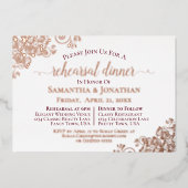 Lacy Rose Gold & Burgund Hochzeit Probe Dinner Folieneinladung (Vorderseite)