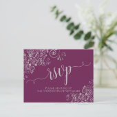 Lacy Silver Calligraphy Cassis Lila Wedding RSVP Postkarte (Stehend Vorderseite)