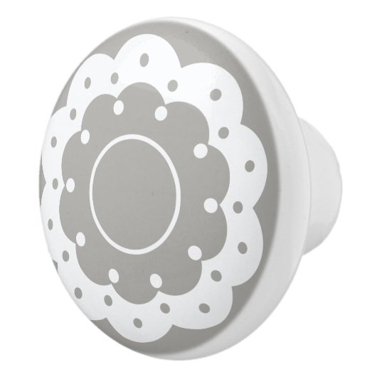 Lacy white cutout sehen tadellos auf grau aus keramikknauf (Rechts)