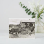 Laden eines Rasenmähers - 1940. Postkarte (Stehend Vorderseite)