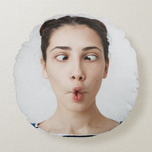 Laden Sie Ihr lustiges Gesichtsfoto Selfie hoch Rundes Kissen