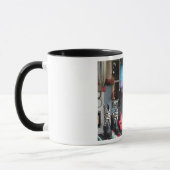 "Lädt" Kaffee-Tasse auf Tasse (Links)