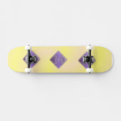 Lady an Bord Skateboard (Horizontal)
