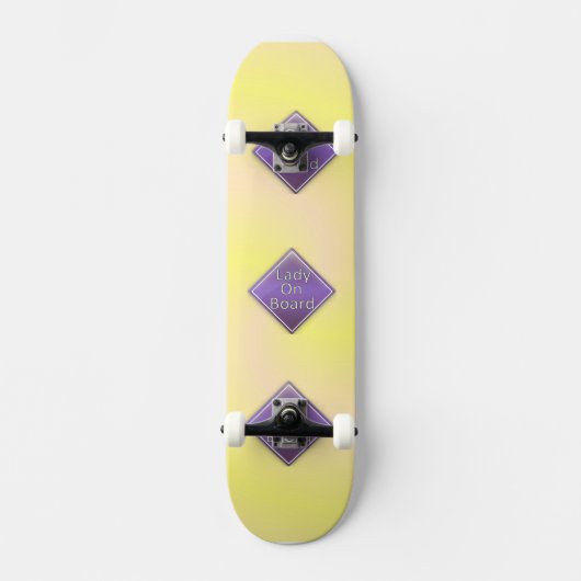 Lady an Bord Skateboard (Vorderseite)