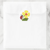 Lady Bug auf der Gelben Blume Runder Aufkleber (Tasche)