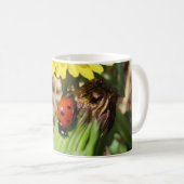 Lady bug on Dandelion Kaffeetasse (VorderseiteRechts)