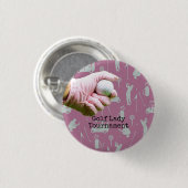 Lady Golfer hält Golfball auf pinklem Hintergrund Button (Vorne & Hinten)
