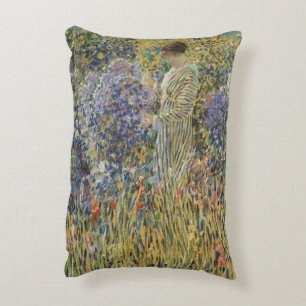 Lady in a Garden von Frederick Frieseke, Fine Art Dekokissen