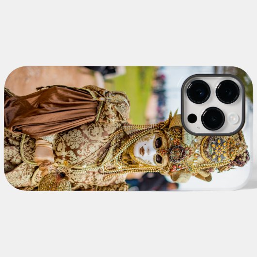 Lady in goldener Tracht und Maske Case-Mate iPhone Hülle (Rückseite (Horizontal))