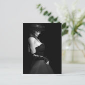 Lady in schwarzer Postkarte (Stehend Vorderseite)