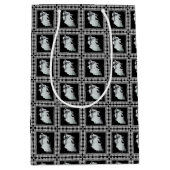 Lady in White Ghost Halloween Mittlere Geschenktüte (Vorderseite)