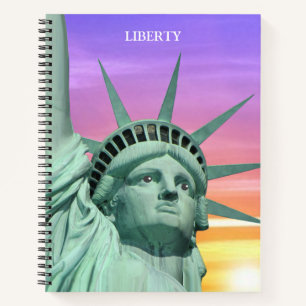 Lady Liberty auf Sonnenaufgangshimmel Notizblock