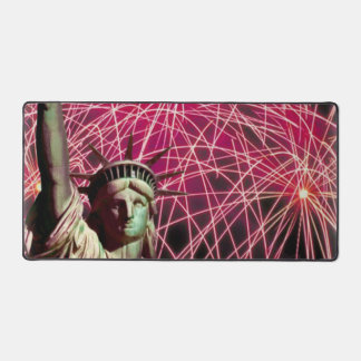 Lady Liberty Fireworks Hintergrundfeier Juli Schreibtischunterlage