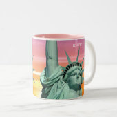 Lady Liberty on Pink Sky Zweifarbige Tasse (VorderseiteRechts)