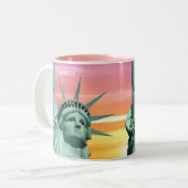 Lady Liberty on Pink Sky Zweifarbige Tasse (Vorderseite Links)