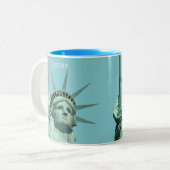 Lady Liberty on Sky Blue Zweifarbige Tasse (Vorderseite Links)