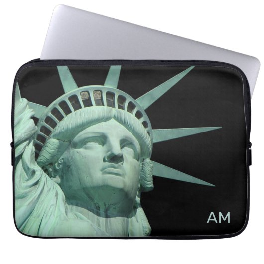 Lady Liberty und Monogram auf Black Laptopschutzhülle (Vorderseite)