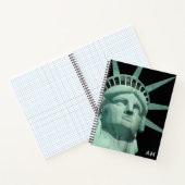 Lady Liberty und Monogram auf Black Notizblock (Innenseite)